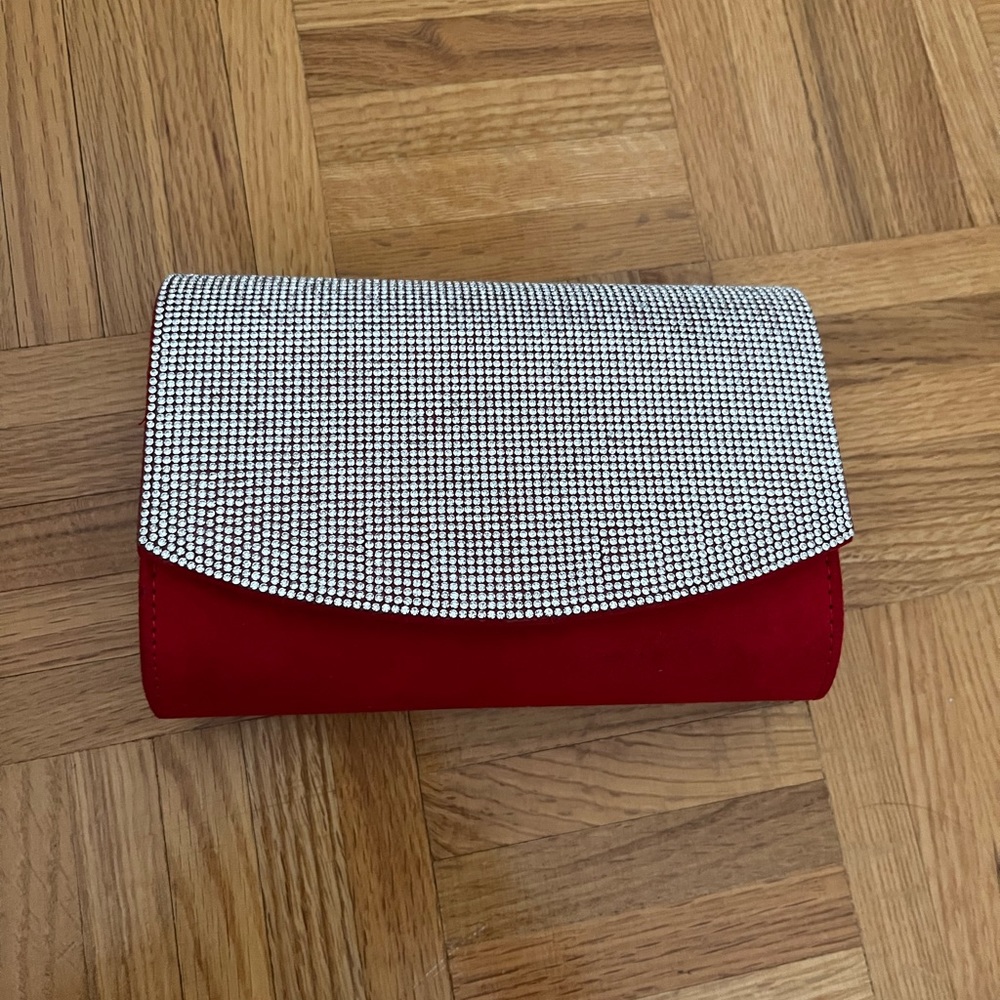 RED/SILVER VERSATILE CLUTCH